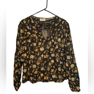 Universal Thread Women’s Medium Blouse